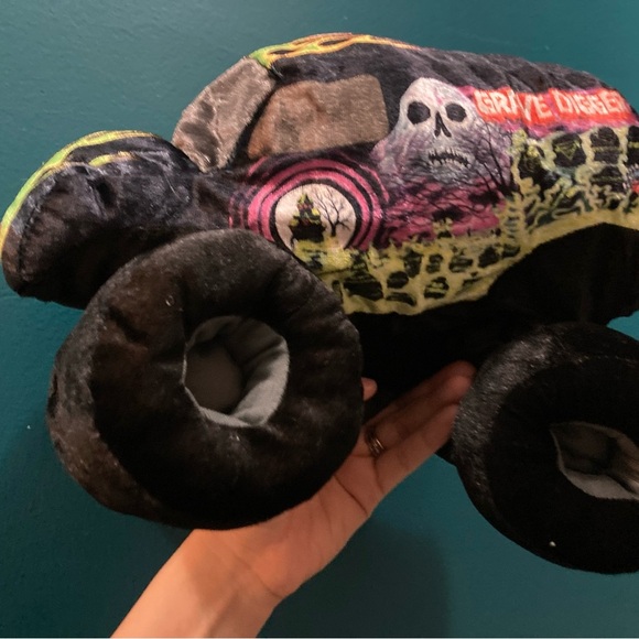 Monster Jam Grave Digger Plush 13″ Truck Soft Stuffed Plush Pillow Toy - Picture 3 of 6